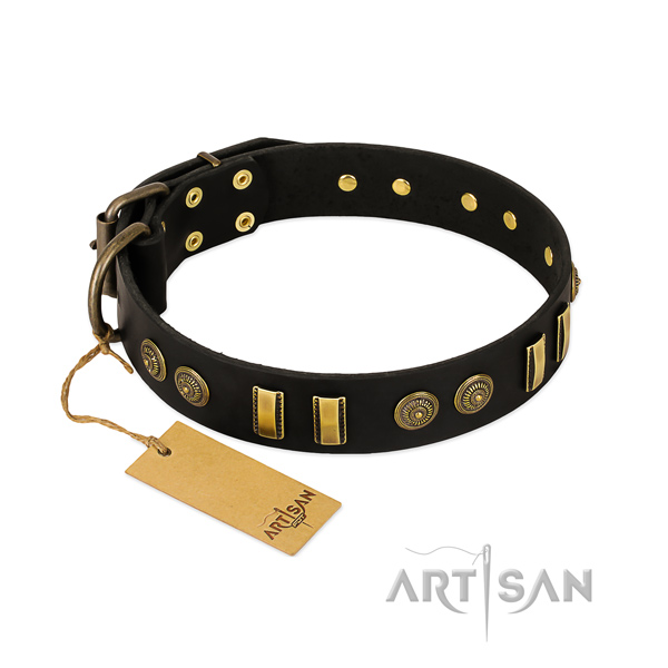 FDT Artisan Nieten Halsband aus schwarem Leder